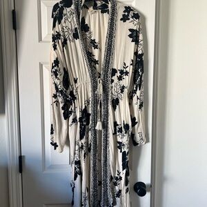 Billabong Cream and Black Floral Kimono